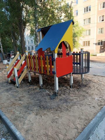Смонтированная детский игровой комплекс из четырех наименований 2024